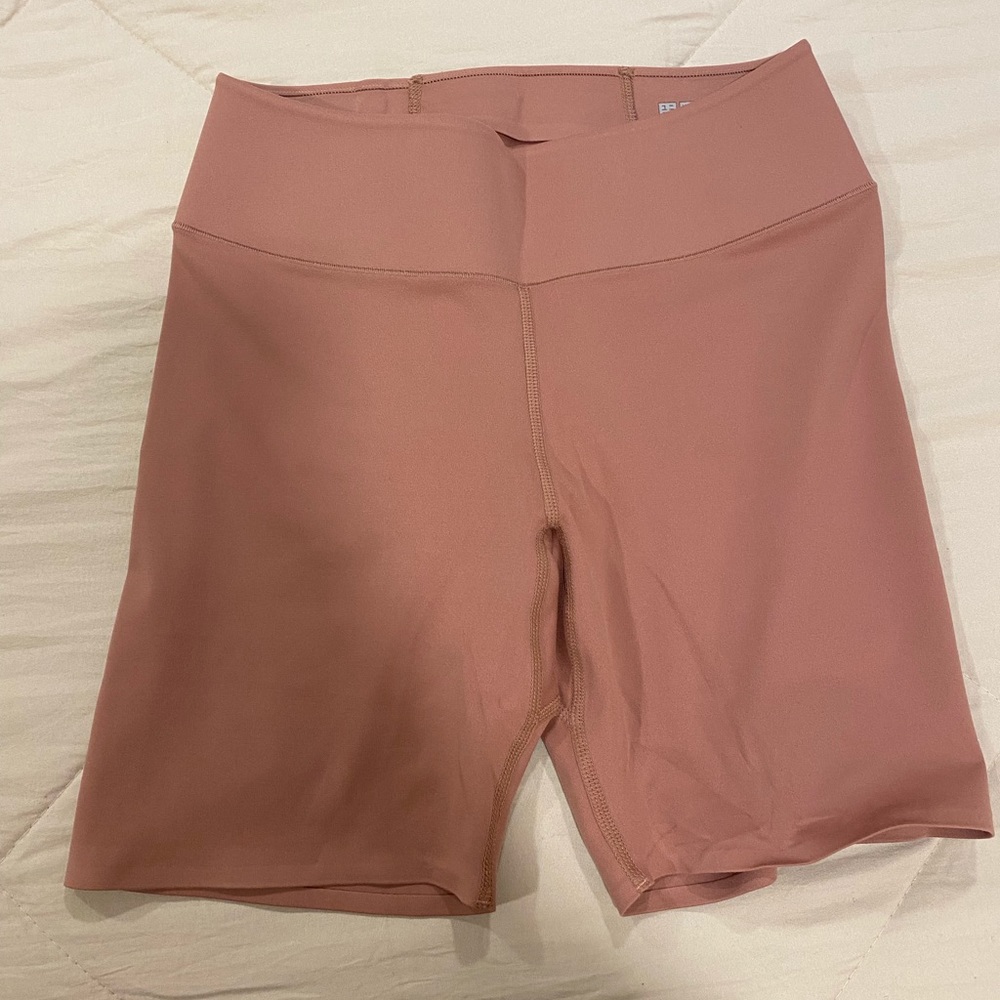 Neutral pink biker shorts